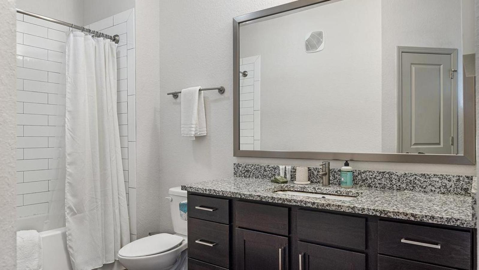 Landing At Center 301 - 2 Bedrooms In Belton 외부 사진